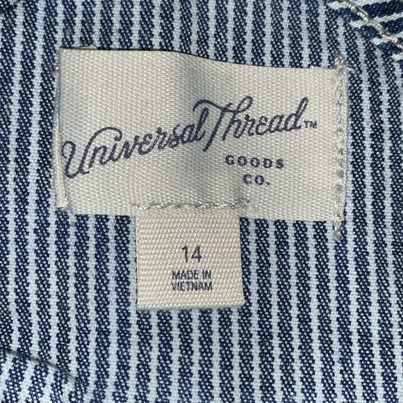 (L)- Universal Thread Women's Railroad Striped Side Button Short Denim Overalls - Picture 5 of 10